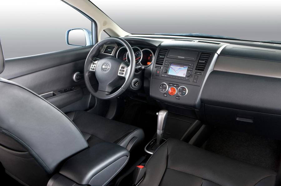  Nissan Tiida 2011 года  (фото 13 из 23)